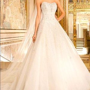 Brand New Demetrios Ballgown Wedding Dress